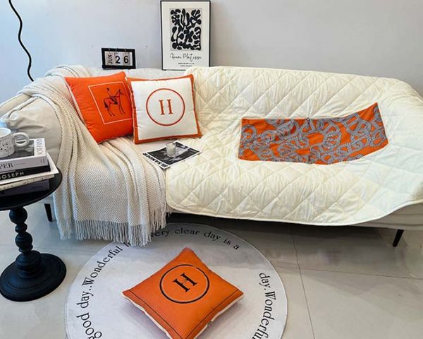 Designer Pillows Decorative Throw Pillow Luxury Fashion Animals Vintage Fleece Pillowcase Cover Dual-purpose throw pillow blanket Wool Pillo