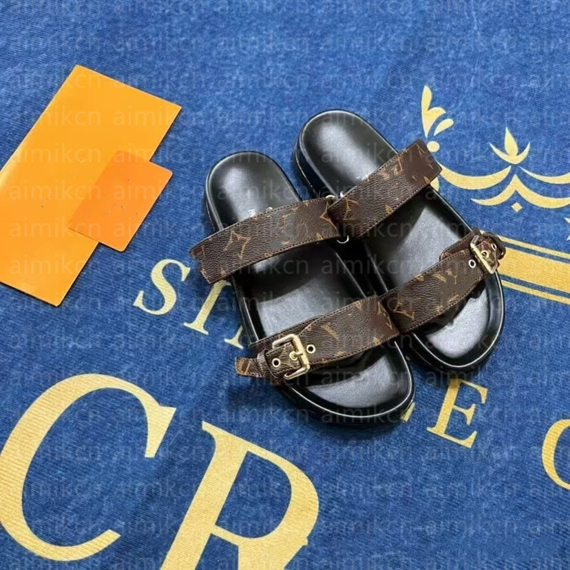 Designer Brand Women Slippers Trainers Sandals Fashion Room Womens Casual Beach Shoes Thick Soled Black Shoemaker Summer casual slides