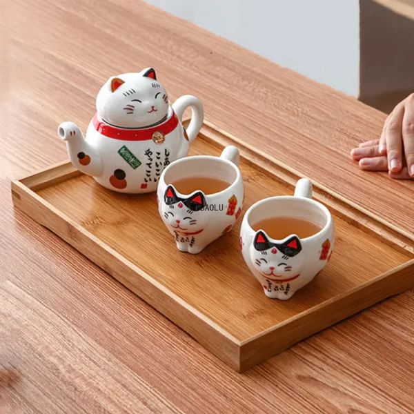 Cute Japanese Lucky Cat Porcelain Tea Set Creative Maneki Neko Ceramic Tea Cup Kettle with Strainer Office Teapot Water Mug