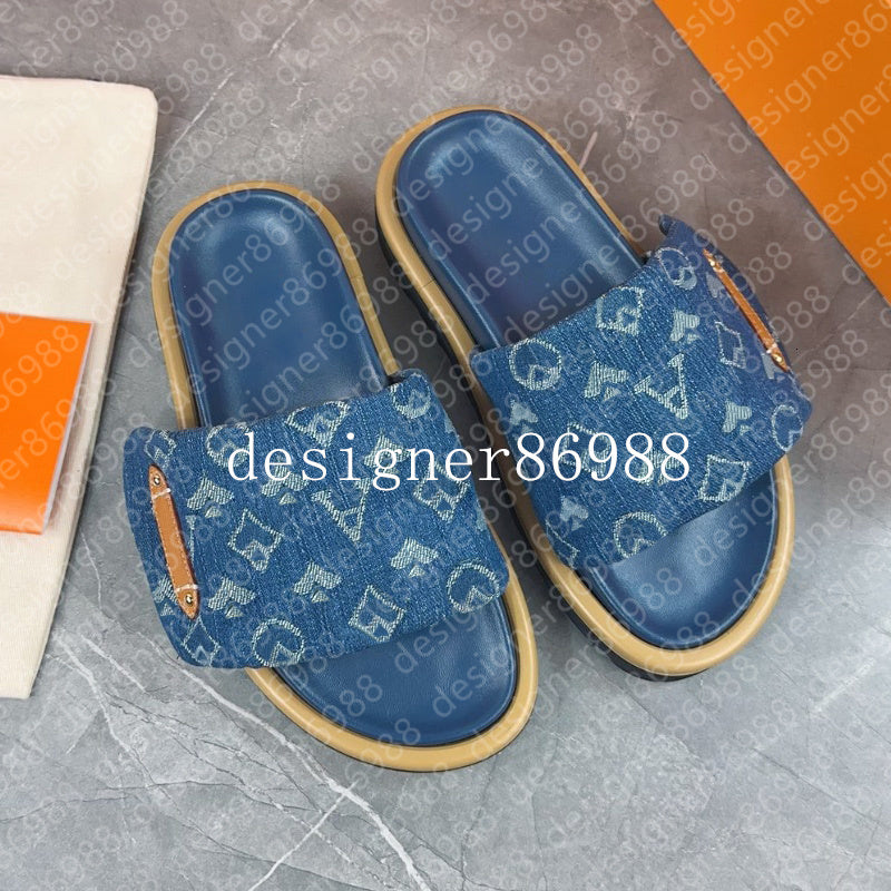 Slides Slippers Designer Pool Pillow Men Sandals Women Platform Slipper Classic Brand Summer Beach Scuffs Flat Comfort Mule Denim Embossed Slide Sof
