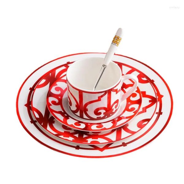 Fashion Retro Plates Bone China Tableware Suit European-Style Creative Luxury Combination Cups Dishes And Sets Nordic Kitchen Christmas Gift