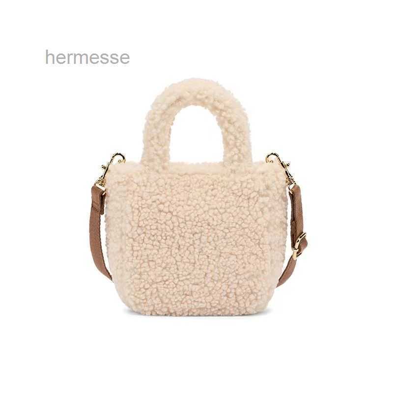 Evening Bags UGG Designer Autumn Winter 2022 New Design Womens Accessories Lamb Fleece Candy Single Shoulder Handbags Crossbody Bag Sweet Versatile