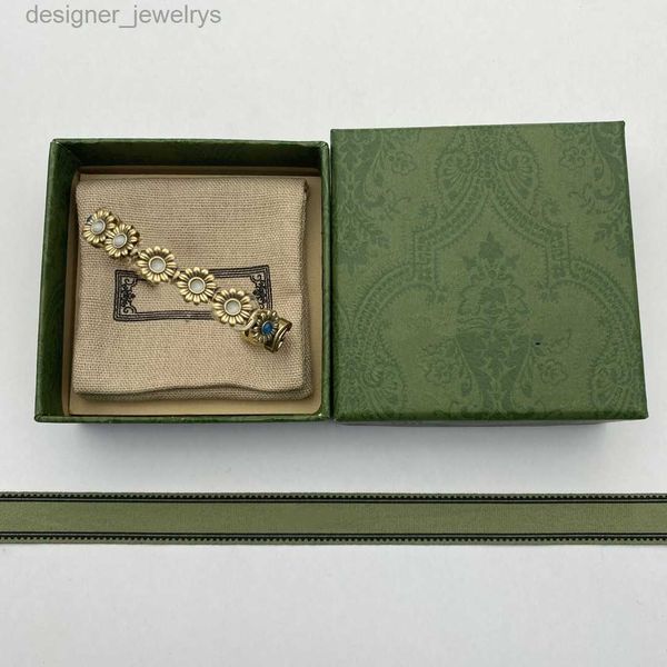 2025 Designer de luxo Open Lover Bangle Bracets Braclets Gold Retro para Woman Fashion Jewellery Supply