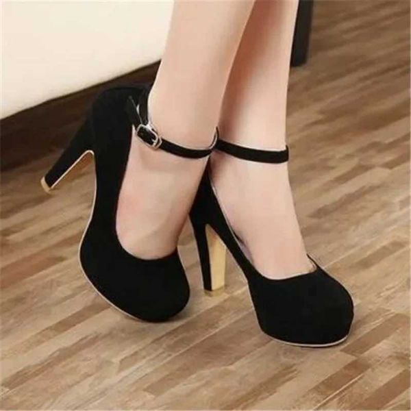 2023 Bombas Wan Sapatos de salto de outono de outono de sapatos de salto alto fem A tendência de trapaceiro H Shoes Hem Fem Z241214