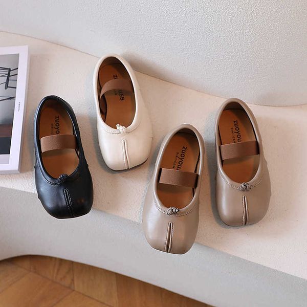 Sandals Girls Autumn New Bean Shoes Solid Color Shallow Mouth Small Leather Shoes Fake Split Toe Single Shoes Girls Soft Bottom Student Sing