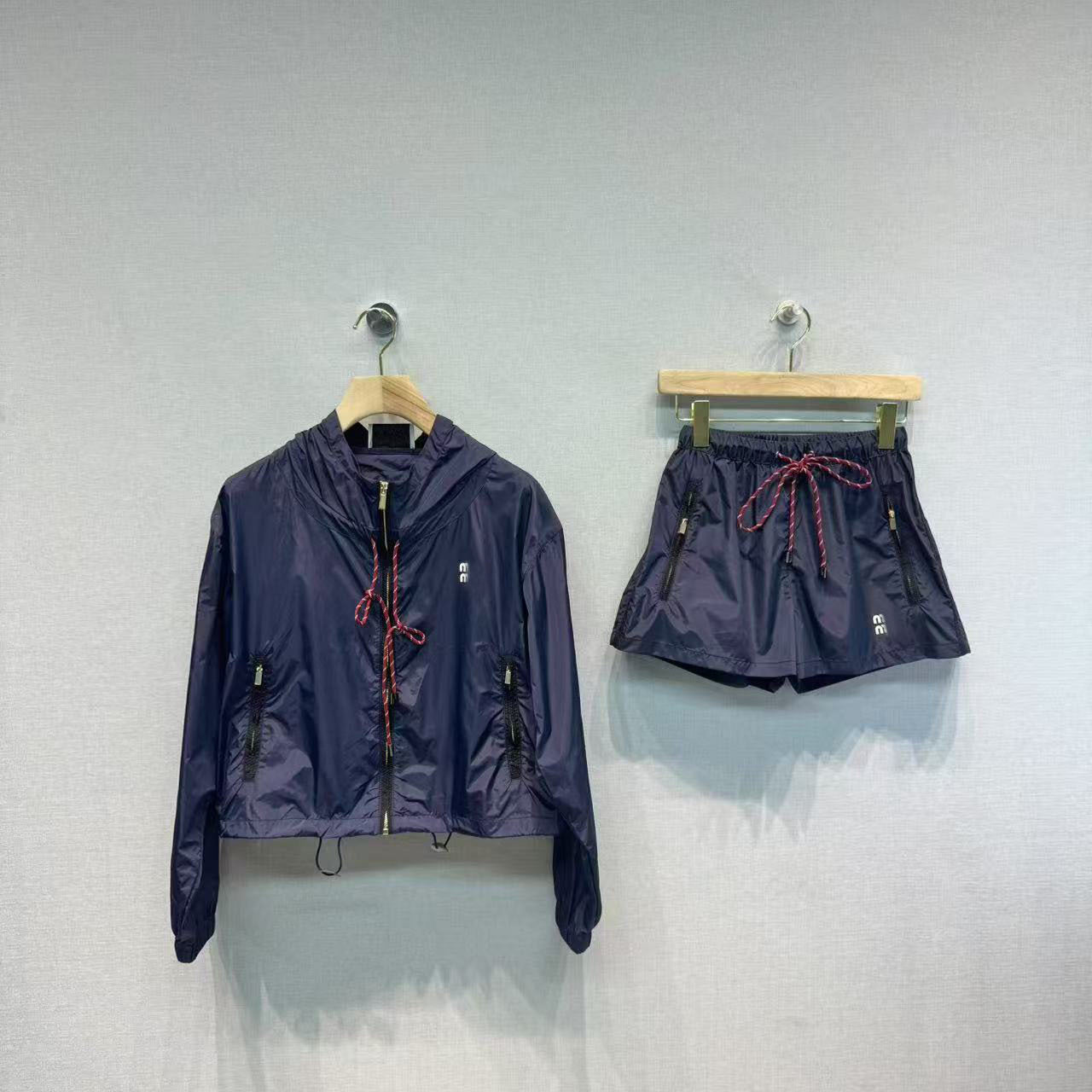 Summer Two Piece Set Women Sets Designer Womens Oufits Luxury Plaid Shirt Pleated Skirts For Girls Slim Fit Dresses Embroidered Blouses