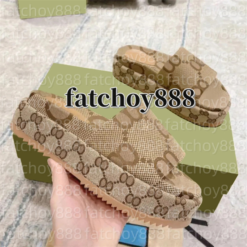 Designer Sandals Slippers Summer Men Women Shoes Shaped Multicolor Luxury Slides Molded In Black Tonal Rubber Sole Featuring Embossed Logo At Outer