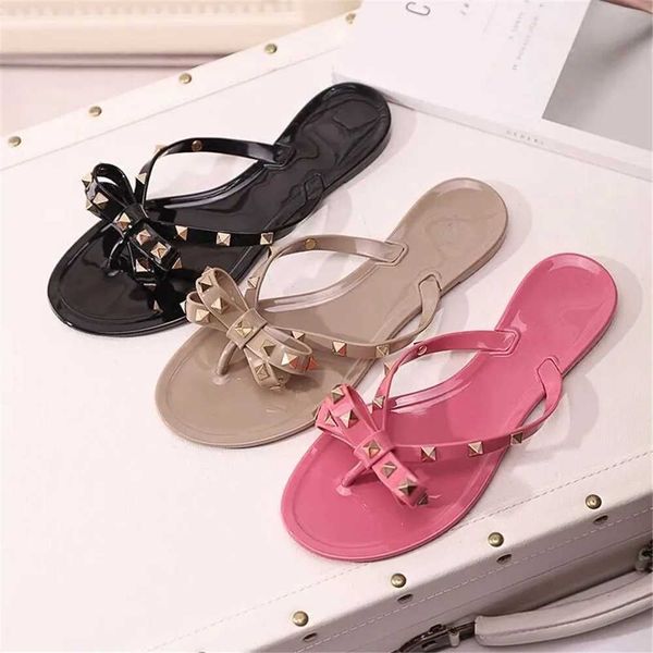 Slippers New Fashion Fashion Shoes Sapatos femininos do lado de fora do verão Slides Butterfly-Knot Flip Flop Sandals Rivet Luxury Brands Sl