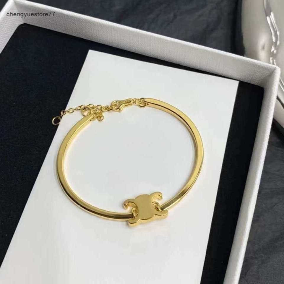 Gold Stud Designer Earrings For Women Personality Girls Jewellery Luxury Earrings With Original Box For Party 2025