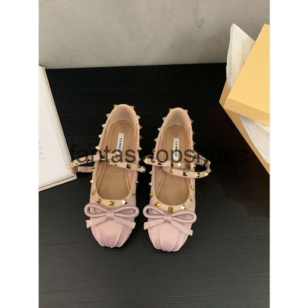 V-buckle heels ballerinas Valentines VT Valentine Satin Designer shoes with tone-on-tone studs rivet shoe womens shoes flat shoes ballet sho