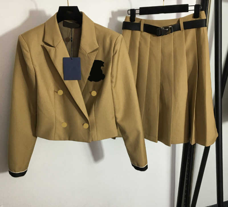 Designer Womens Two Piece Dress Double-breasted Lapel Long Sleeved Jacket Collocation Safety Belt High-waisted Pleated Skirts Fashion Slit Skirt Sui