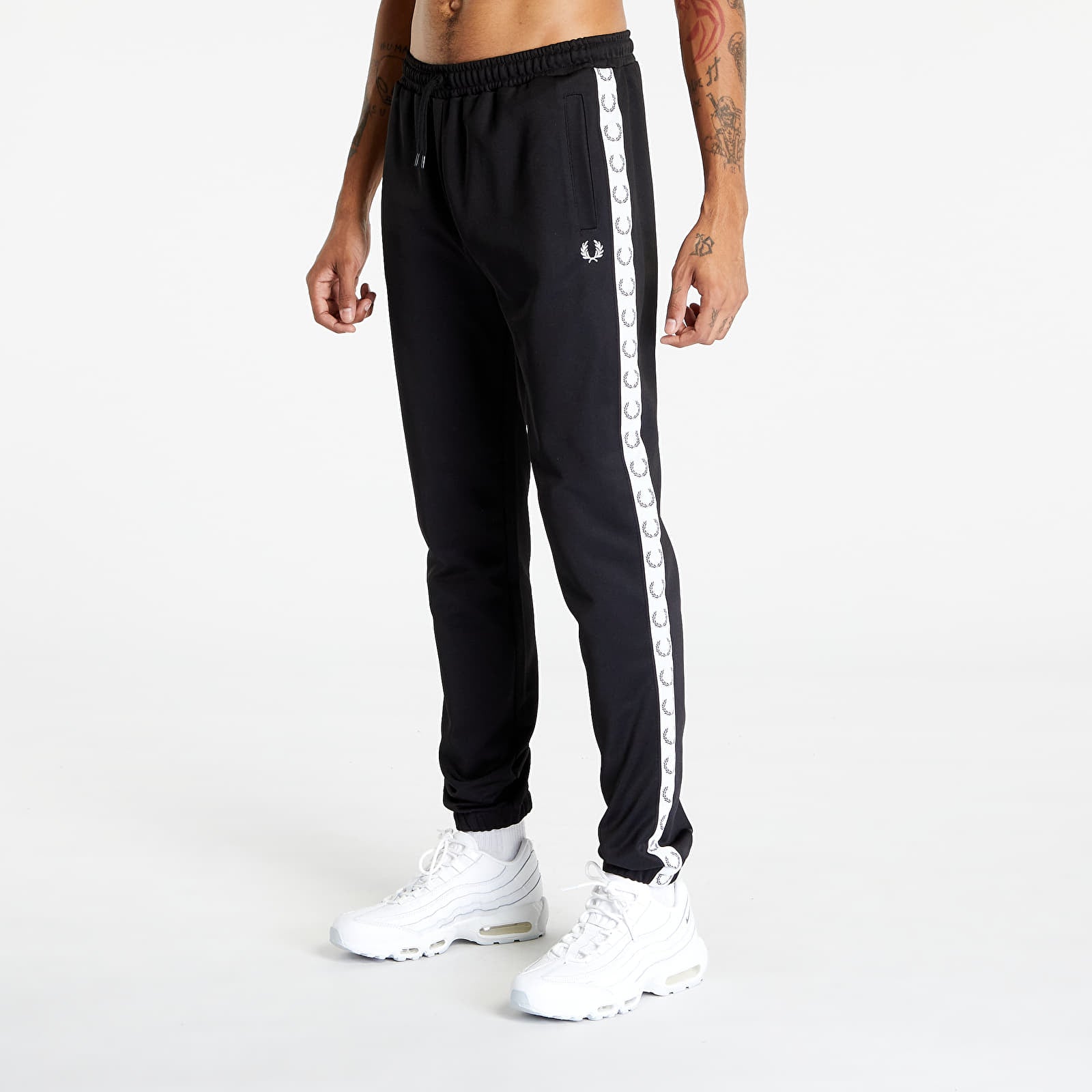 Housut Fred Perry Taped Track Pant Black M