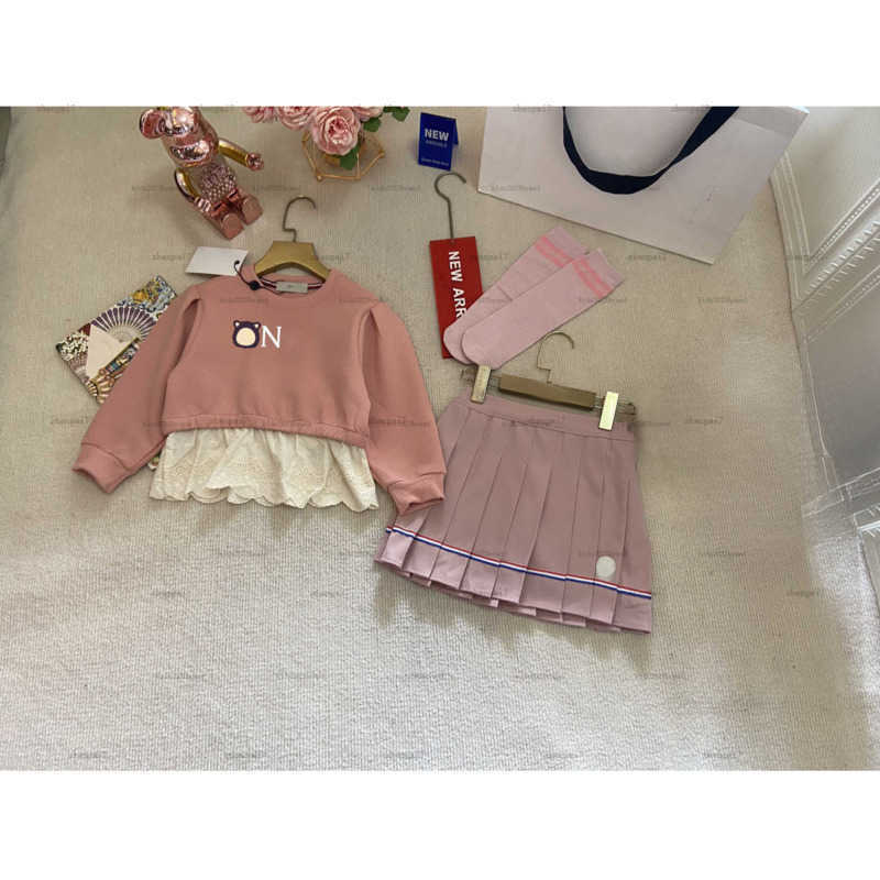 Top one girls dress suit Lace stitching design baby overskirt kids designer clothes Autumn and spring Sweater and skirts A091X03N000