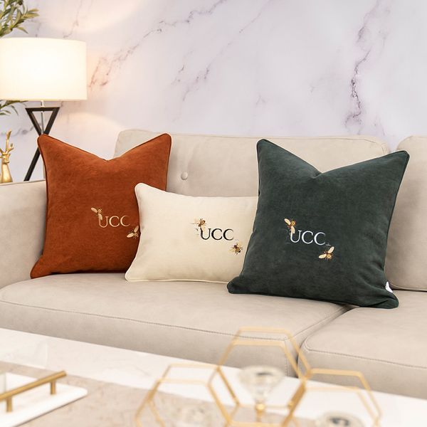 Mens Cotton Designers Fashion Throw Pillows High Quality Cushion Household Items Decorative Letter Printed Home Furnishings Womens Oreiller