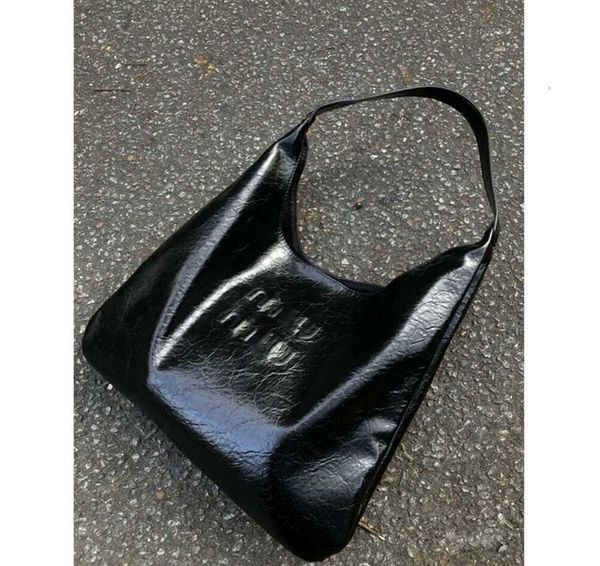 Womens 2023 Designer Bag WalletNew Leisure Large Capacity Tote Bags Advanced Sense One Shoulder Portable Underarm Commuter Handbag Purses Fo