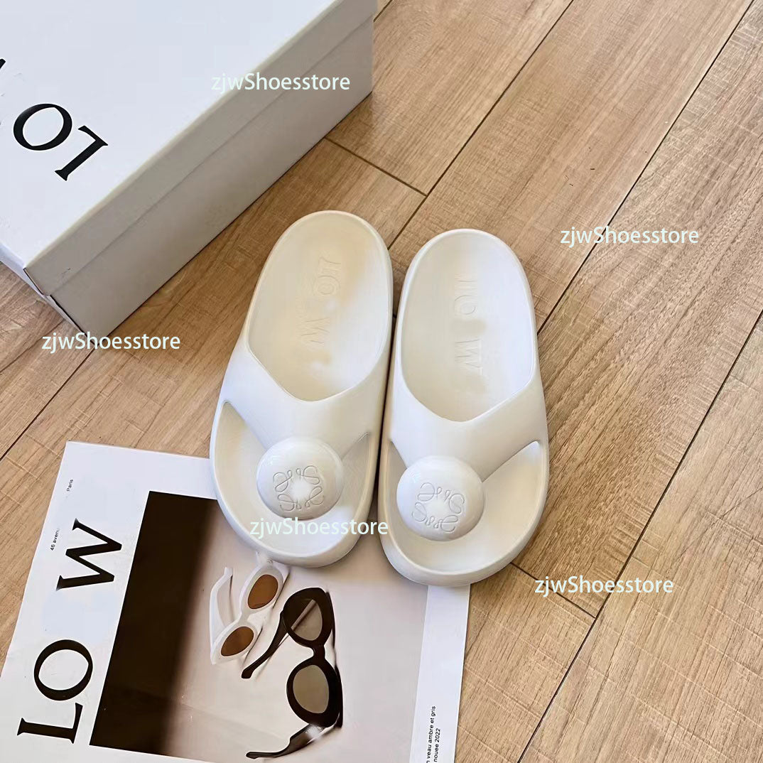 2024 Paris designer women&#039;s new flip-flops Summer beach fashion wide flat sandals, classic luxury letter women&#039;s casual slippers