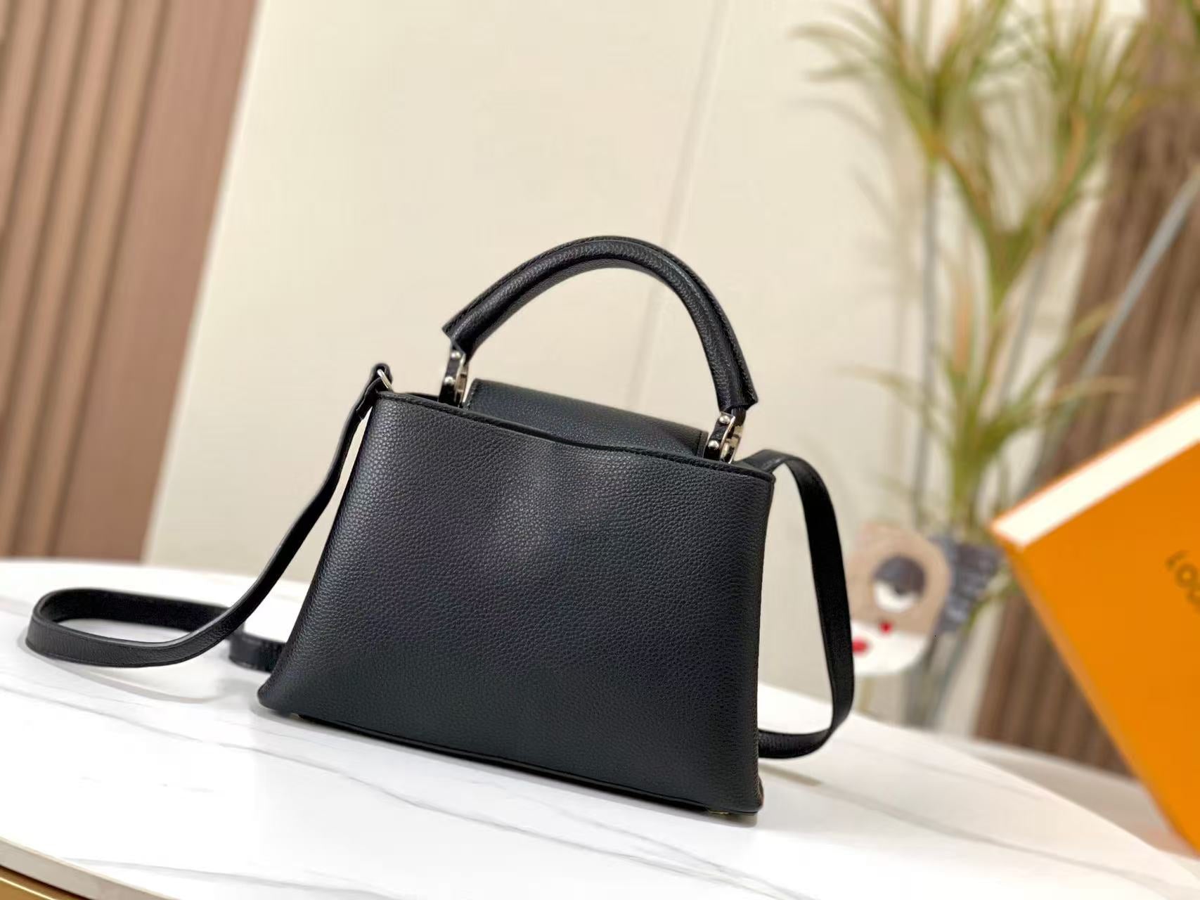 Designer Genuine Leather Macron Handbag Fashion lady&#039;sCrossbody Bag with chain four-leaf clover shoulder bags with lychee grain for outings