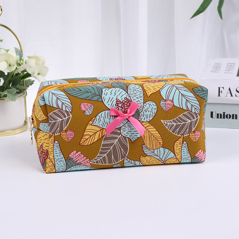 A520-AAAEmbossed small fresh lily flower cosmetic bag portable travel skin care storage bag