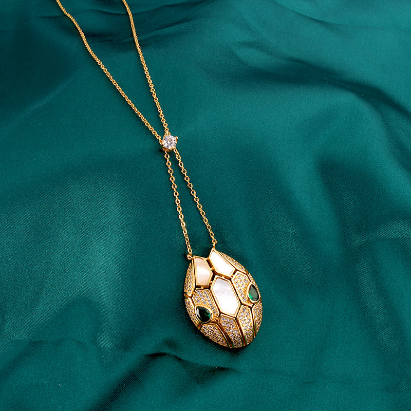 white Designer dainty initial necklaces for women Elegant snake Clover locket Necklace Highly Quality Choker chains hard Jewelry 18K Plated gold gir