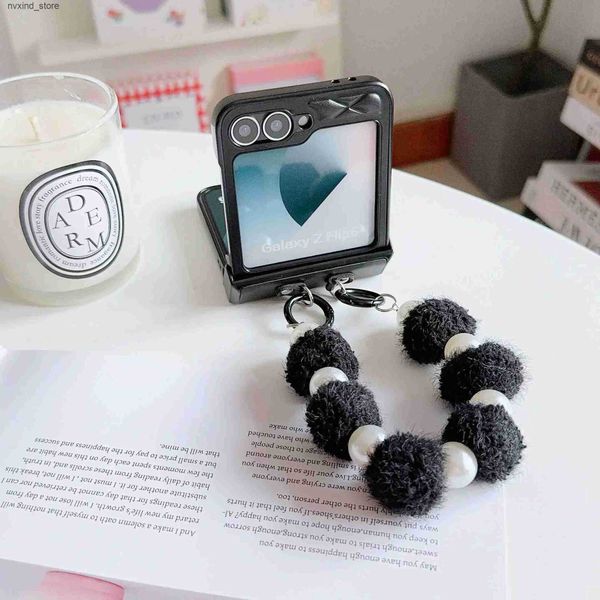 Cell Phone Cases PU Leather Glitter Pearl Bobbles Wrist Chain Strap Bracelet Cover For Samsung Galaxy Z Flip 6 5 4 3 Phone Case J241130
