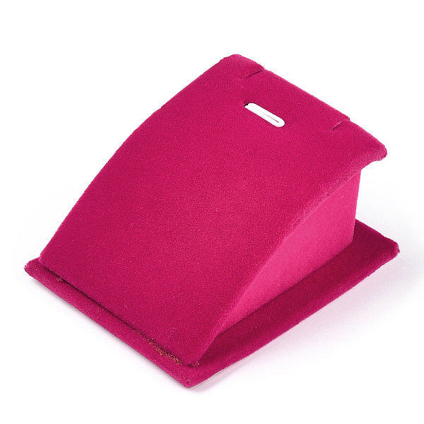 Expositor de collares con parte trasera inclinada de terciopelo