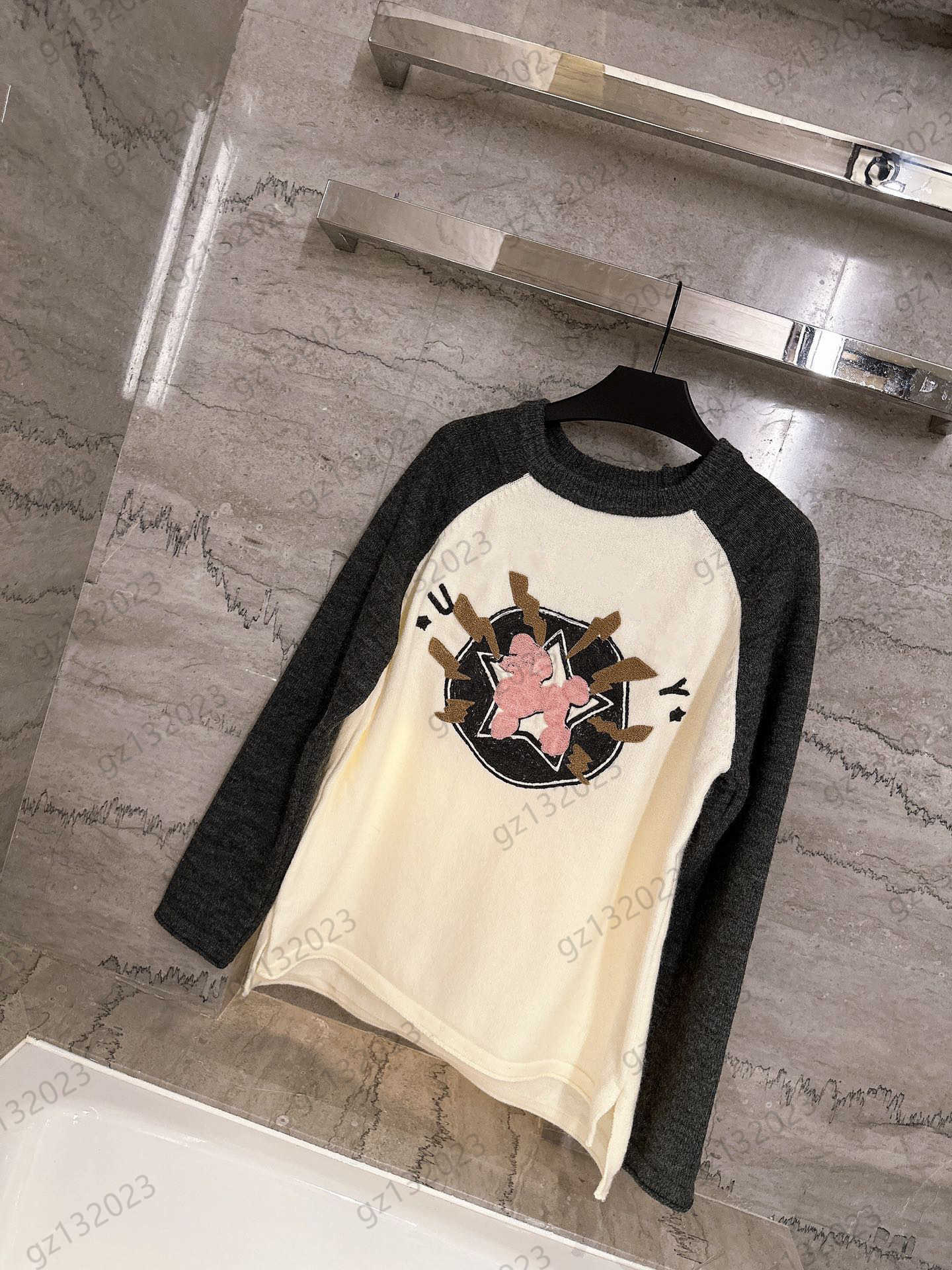 Womens Sweater Chest Lettering Cartoon Logo Embroidery Color Matching Long Sleeve Pullovers Knit Sweaters Round Collar Loose Casual Knitwear Women A