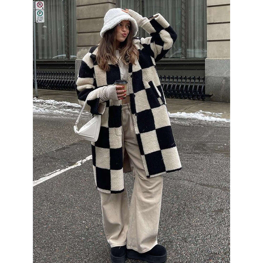 Retro Contrasting Checkered Long Coat For Women Faux Fur Turn-Down Collar Thickened Warm Outwear 2024 Winter Mid Length Coats
