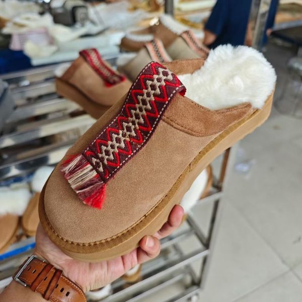 New thick soled trendy wool slippers are fashionable and warm, suitable for home and outdoor snow boots