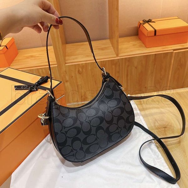 Coachcrossbody Bag Carriage Coachhandbags Shoulder Bag Coachbagg New Crossbody Bag Trendy Underarm Versatile Tote Bag Luxury Designer Bags C
