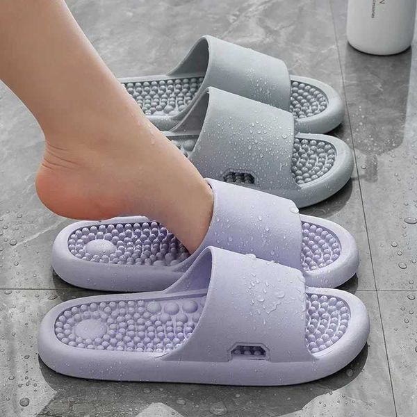 Slippers Summer womens slippers indoor bathroom shower massage couple fashionable and simple anti slip mens sandals H240904