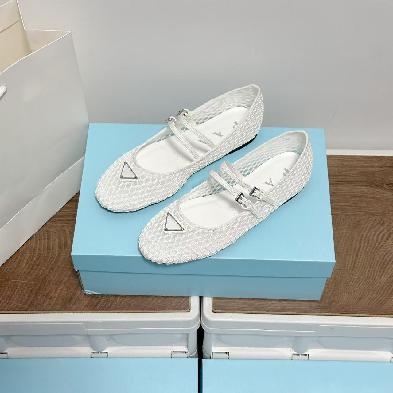 Women Flat Shoes Round Toe Retro Mary Janes Loafers Female Belt Buckle Casual Autumn Luxury brand Shoes Fashion Lady Chaussure Ballet shoes