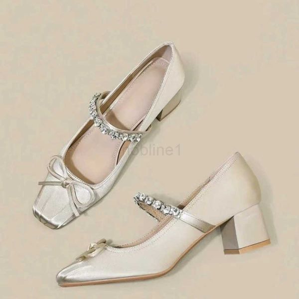 2025 Party Pumps Shoes para Wen New Spring Wens Luxury Fion High V Dress CHunky H Ladies Sapatos Zapatos de Mujer Z241211