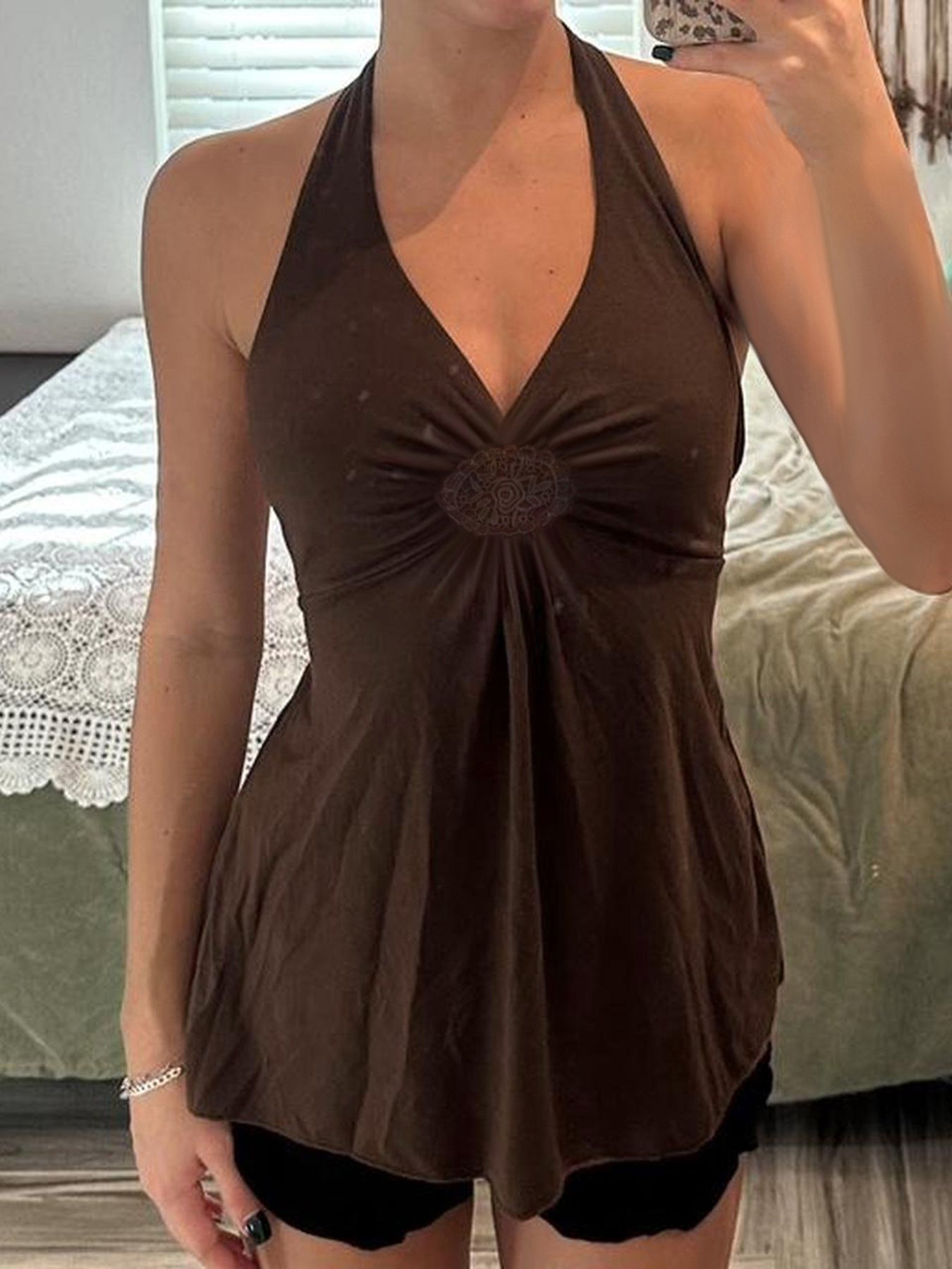 Women&#039;s dark coffee-colored V-neck pleated decorative tank top