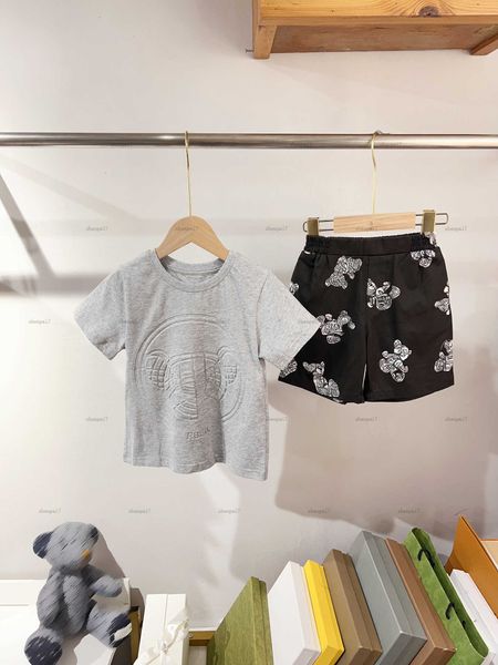 Top baby T-shirt set Summer tracksuits boys girls Short sleeved suit kids designer clothes t shirt and Doll bear print shorts