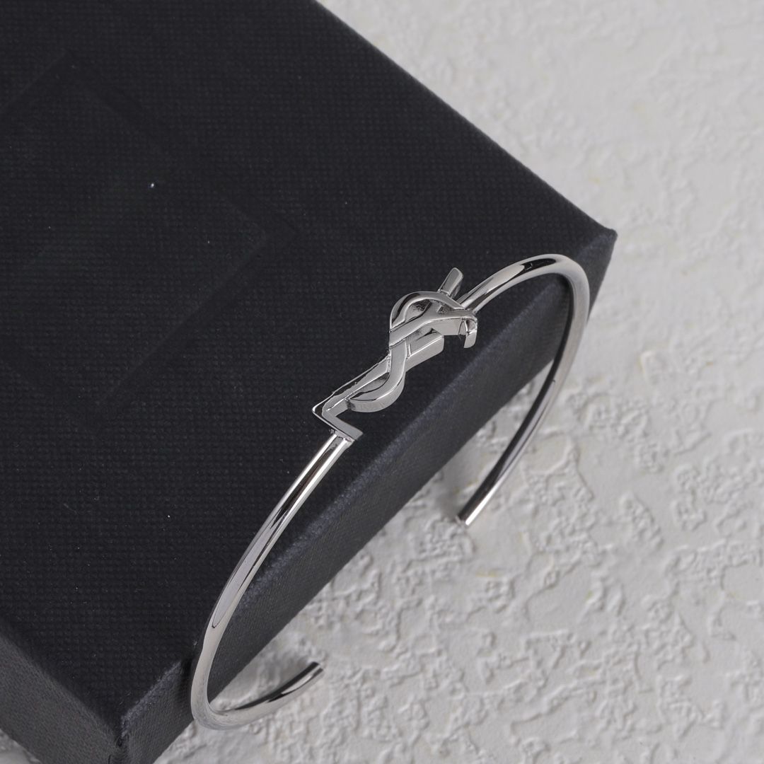 Luxury Bracelet Letter Bracelet Simple Classic Designer Bracelet Suitable for Women and Girls Holiday Gift Gold and Silver