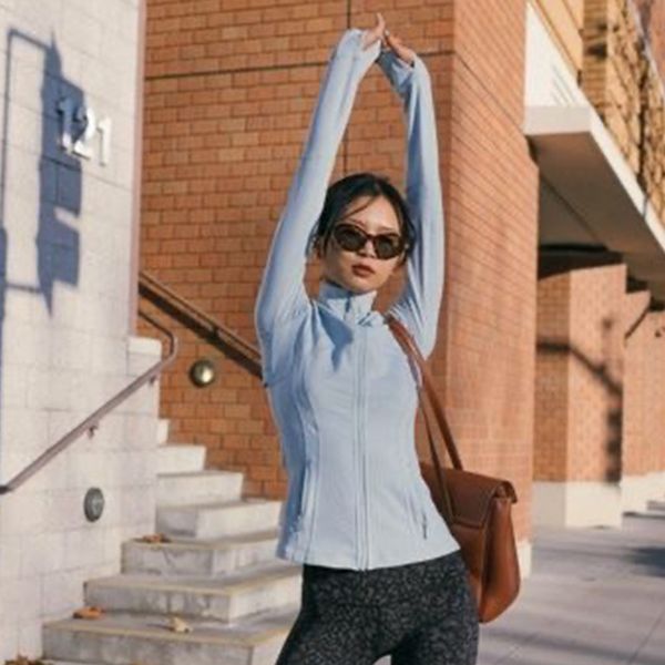 2025 women Jackets Yoga Cropped Jacket Outfit Women Gold Zipper Nu Activewear Slim Fit Zip Thumb Hole Running Workout Fitness Jackets big si