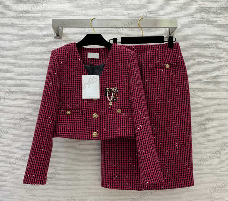 Womens Two Pieces Dress Sequin Woven Woolen Pearl Chain Camellia Brooch Decoration V-neck Short Jacket High-waisted Slimming Back Fork Skirts Women