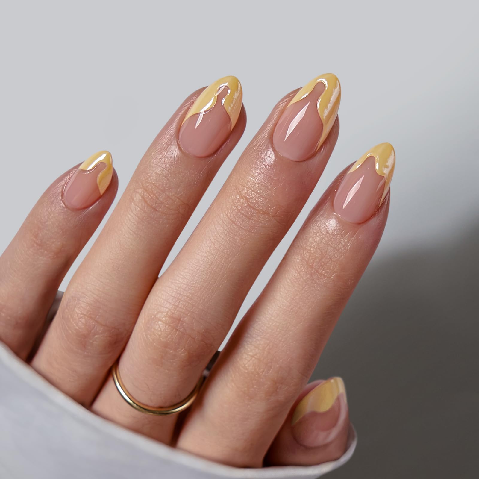 Yellow Irregular French Edge Press On Nails, Fresh And Simple, Suitable For Girls And Women To Wear Fake Nails In Daily Life