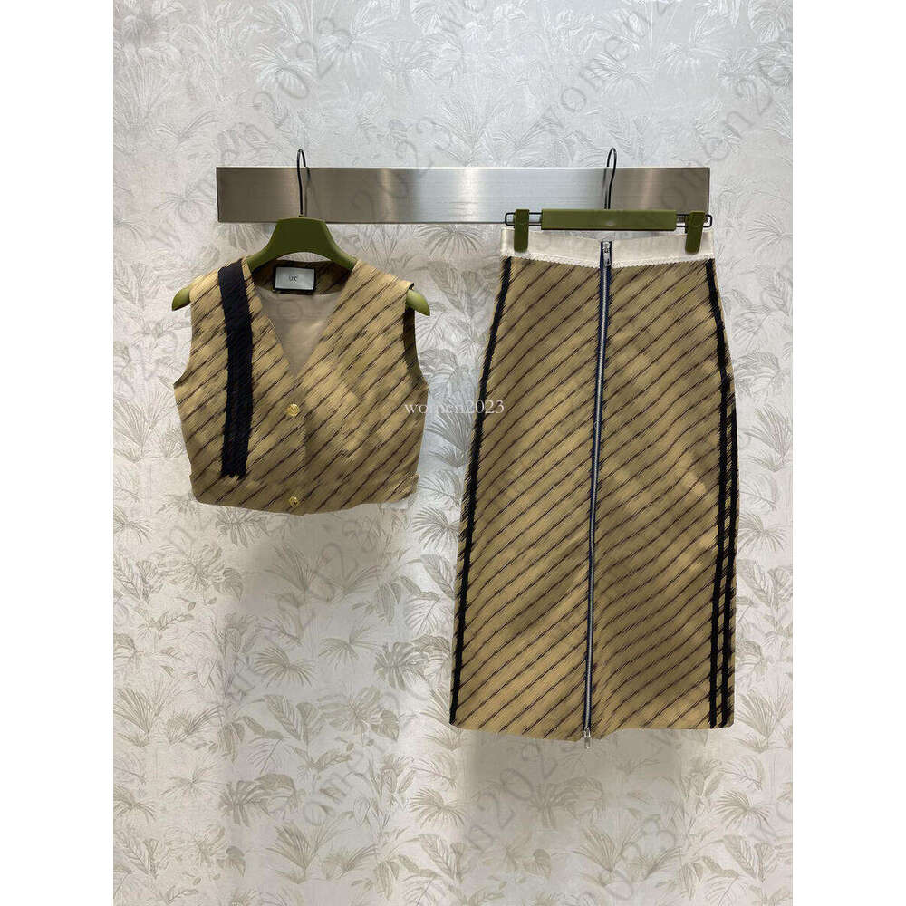 Women skirts suit designer vest two-piece brand woman yoga sport set Women Fashion logo jacquard suit vacation vests casual skirts overcoat 2pcs Dec