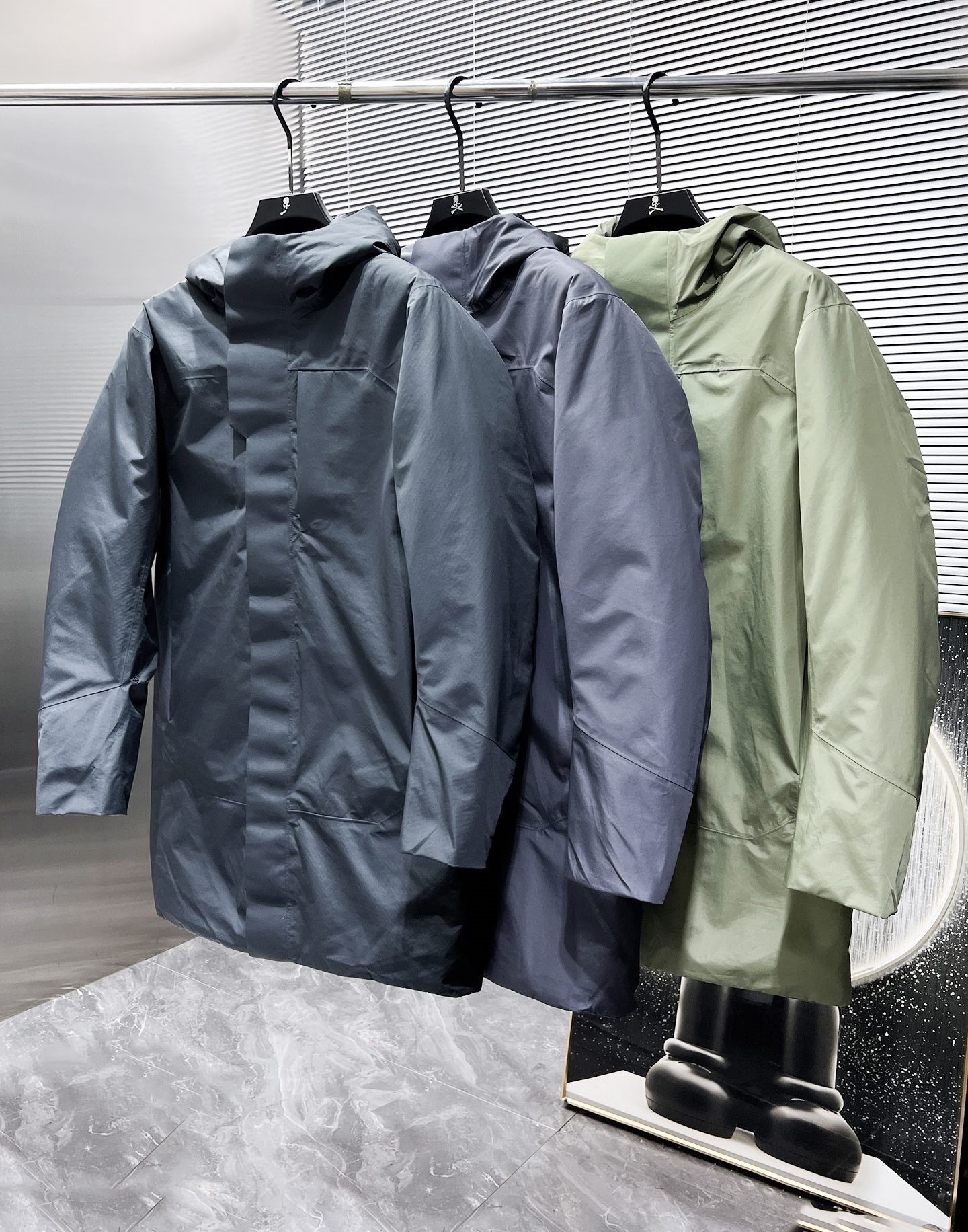 881654 Mens down jackets Stylist Coat Parka Classic Puffer Jacket Hooded Thick Down Coats Womens Feather Windproof Outerwear Removable hat Size M L