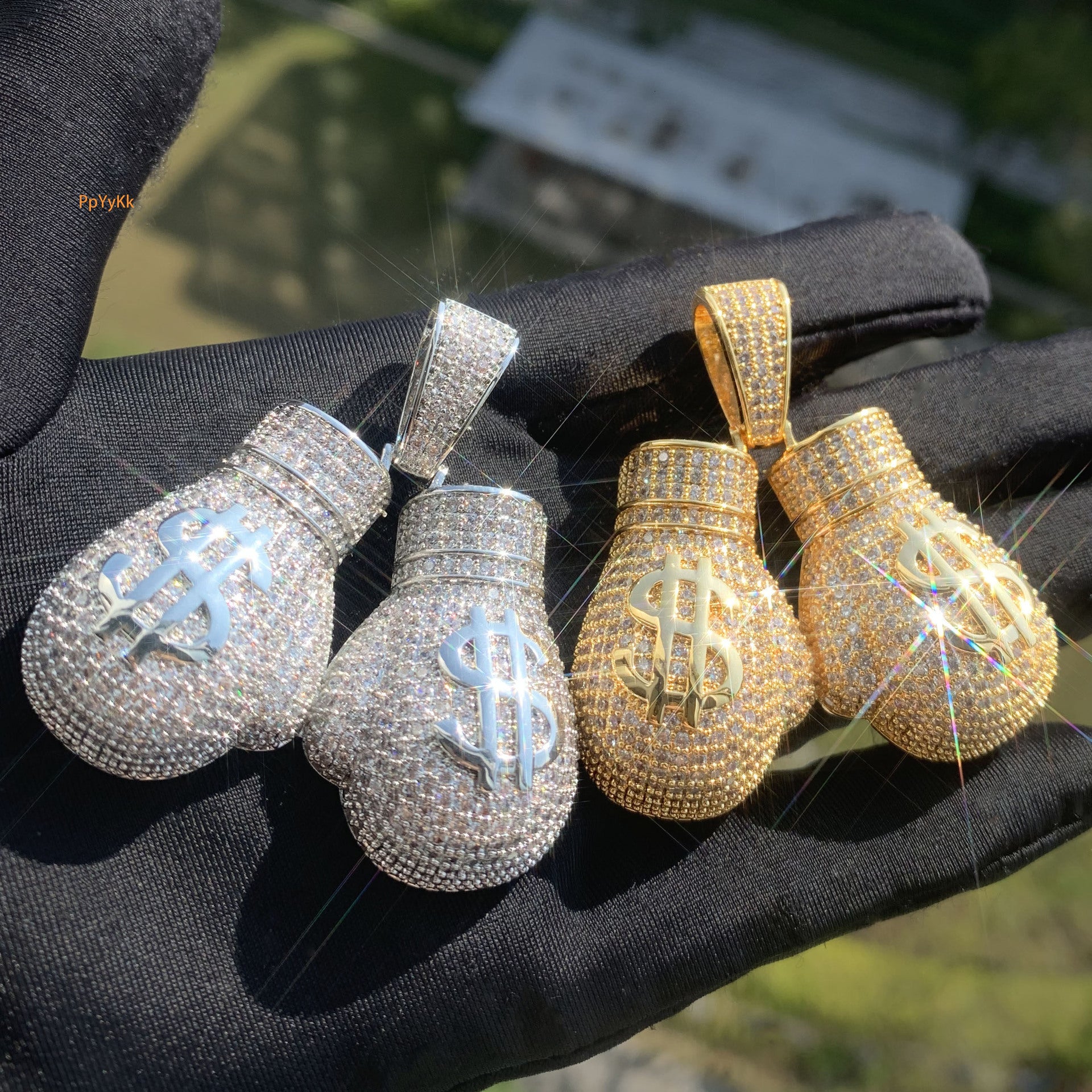 Luxury Full Diamond Studded Dollar Boxing Glove Pendant Necklace Individual Creative Hip Hop Streetwear Accessory Pass the diamond tester