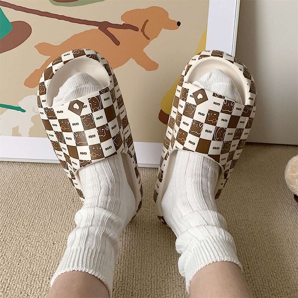 Womens cartoon cute bear soft soled platform slippers Beach slide mens platform indoor bathroom non-slip shoes Summer sandals