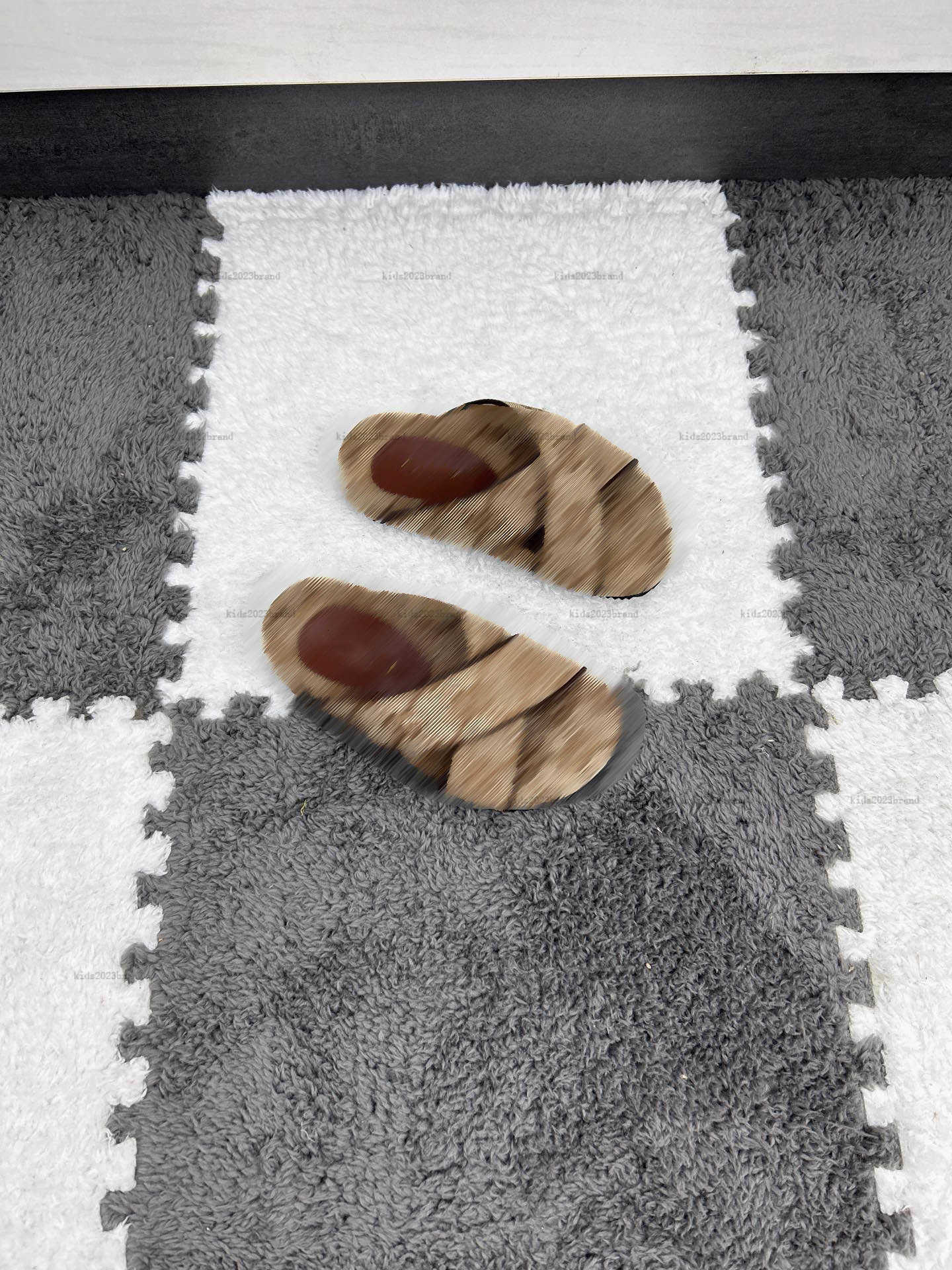 New kids slippers Cross design shoelaces baby shoes sizes 26-35 Including shoe box designer summer boys girls Sandals