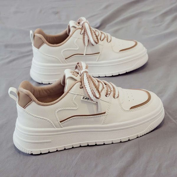 Plataforma de designer Running Women Tennis Shoes Woman Walking Sneakys White Casual Slip em sapatos vulcanizados