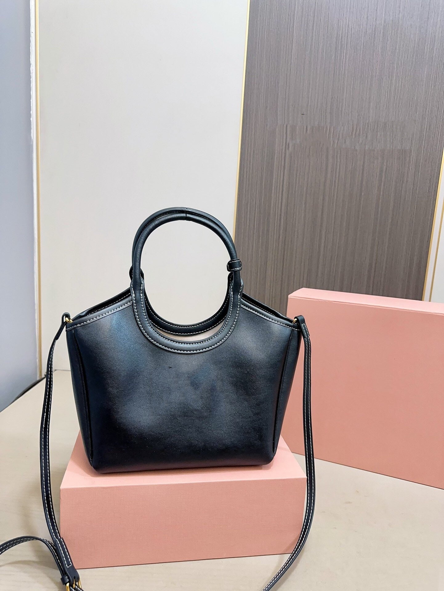 A545-AAA Small Fresh Lily Flower Cosmetic Bag - Portable Travel Skin Care Storage