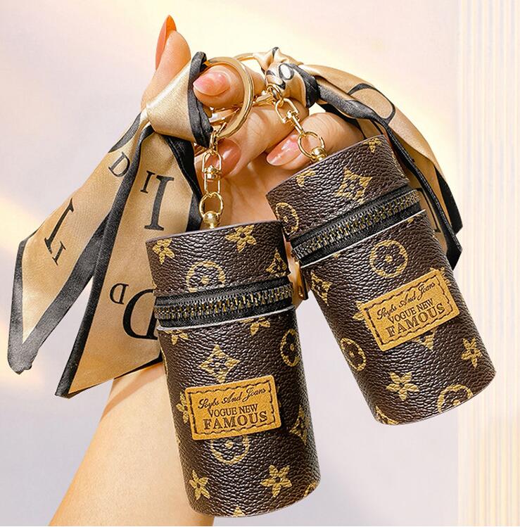 Designer Keychain Letter Key Lipstick Keychains Fashion PU Leather Purse Pendant Car Keyring Chain Charm Brown Flower Mini Bag Trinket Gift for Men