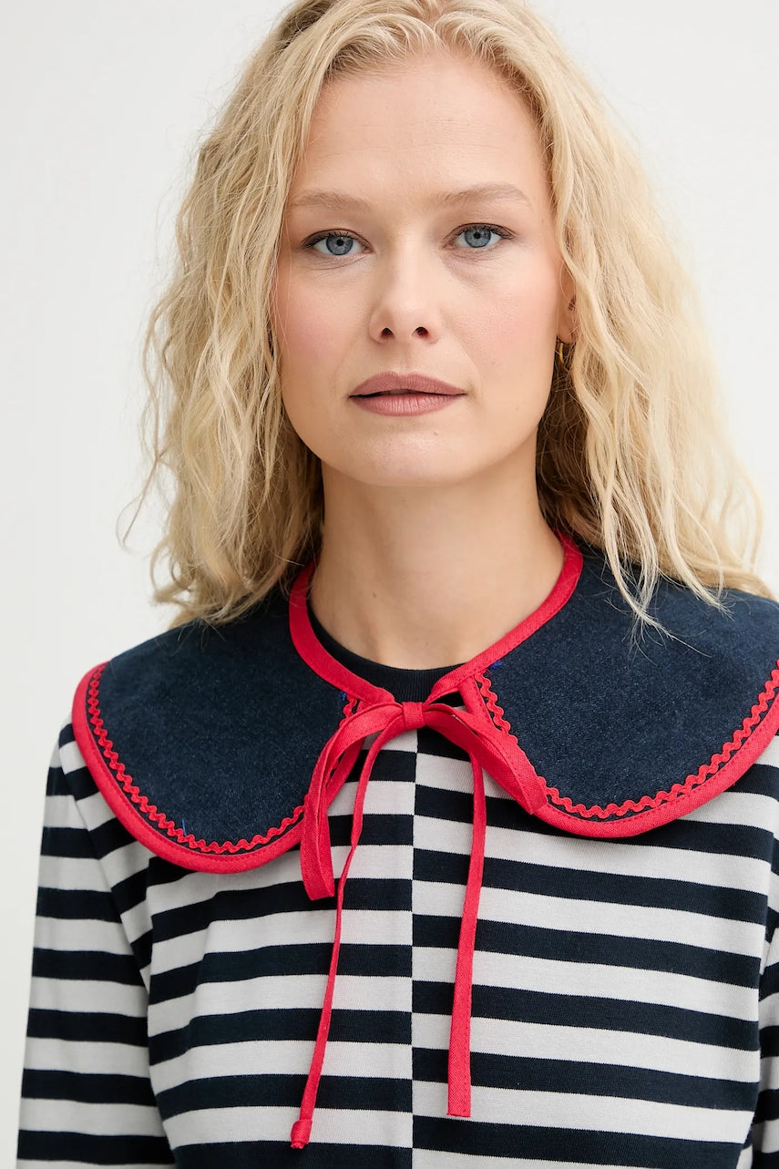 Okrasni ovratnik iz jeansa Renewed creative upcycling mornarsko modra barva, Renewed INTU x Answear