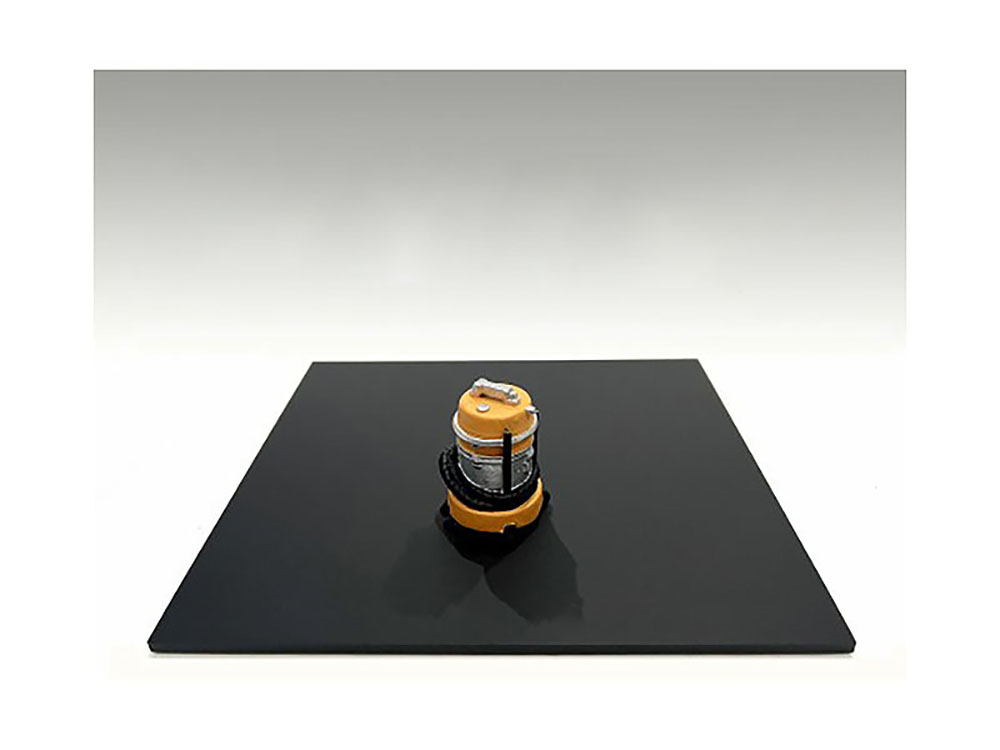 "Detail Masters" Figure 6 (WetDry Vac) for 118 Scale Models by American Diorama