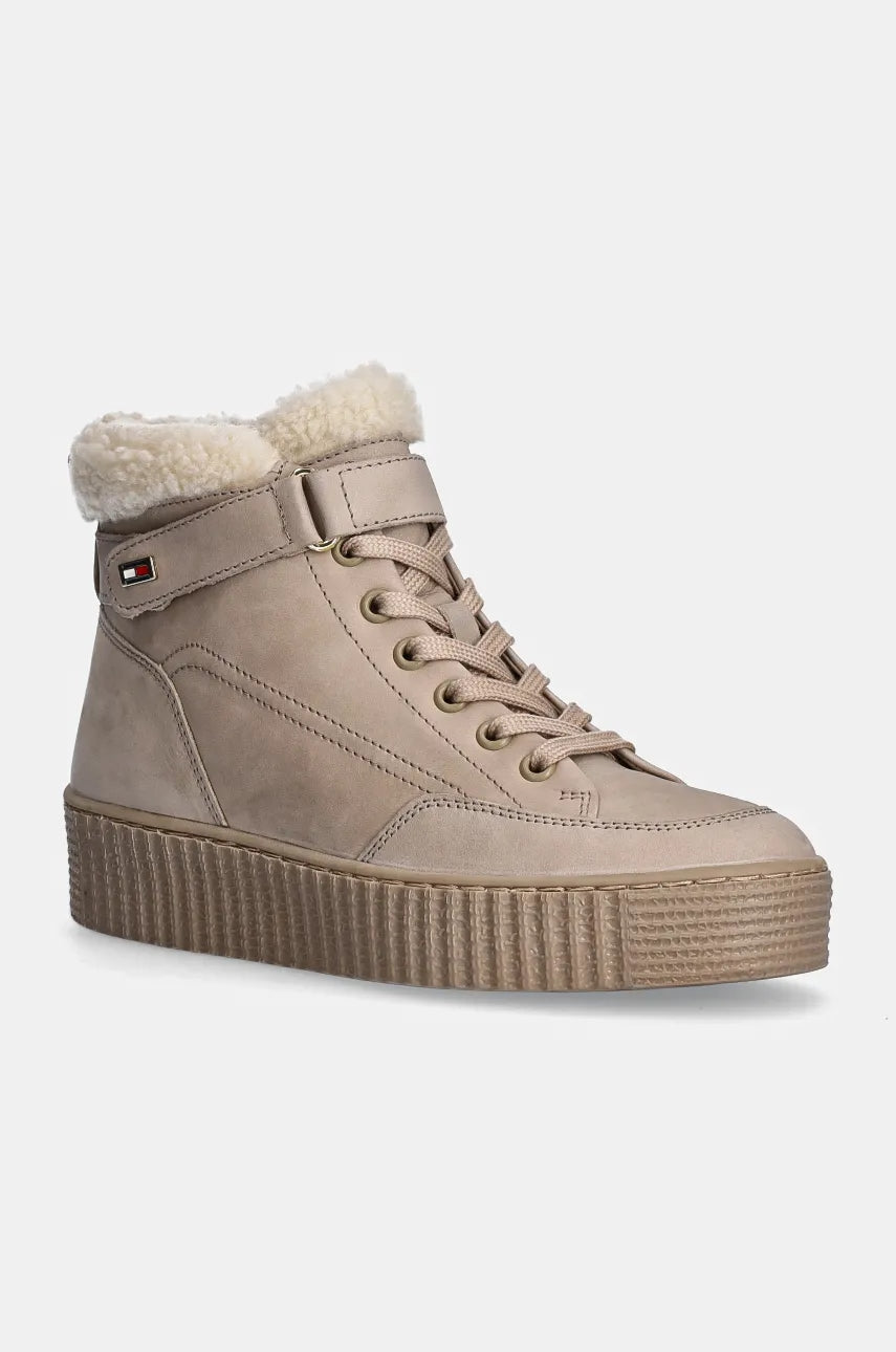 Gležnječe od brušene kože Tommy Hilfiger FAUX FUR NUBUCK LOW LACE-UP boja: bež, ravni potplat, s toplom podstavom, FW0FW08172