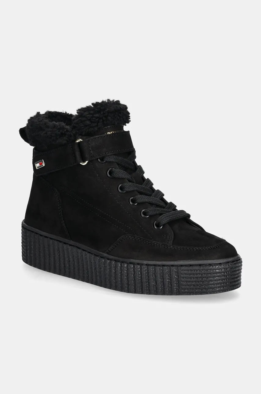 Gležnječe od brušene kože Tommy Hilfiger FAUX FUR NUBUCK LOW LACE-UP boja: crna, ravni potplat, s toplom podstavom, FW0FW08172